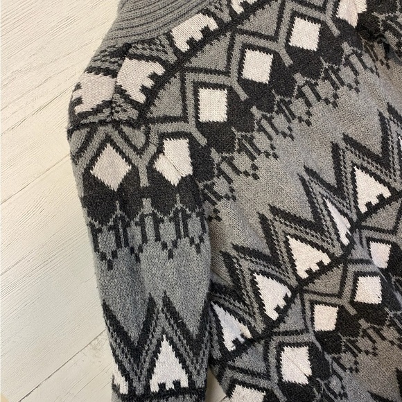 Old Navy Aztec Sweater Cardigan Knit Small Petit Gray White Open Front Grandma - Picture 8 of 9